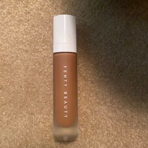 Fenty Beauty full bottle. It brand new. #440
